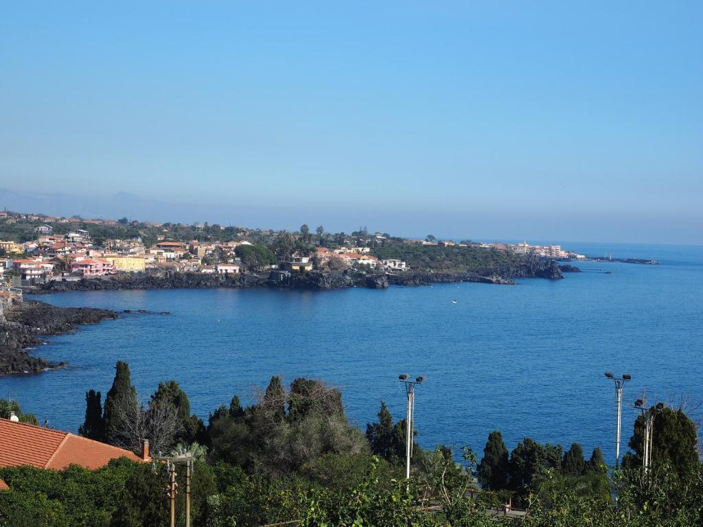 Casavacanze Residence Maia Volcani Ачиреале Экстерьер фото
